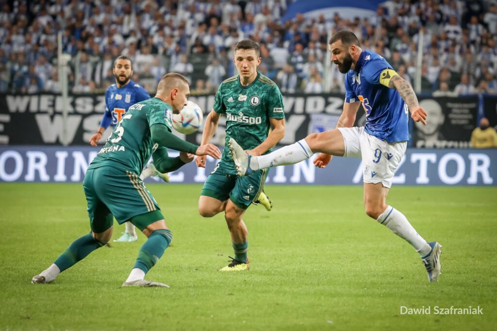 Lech Poznań grał w piłkę, Legia się broniła – klasyk na remis