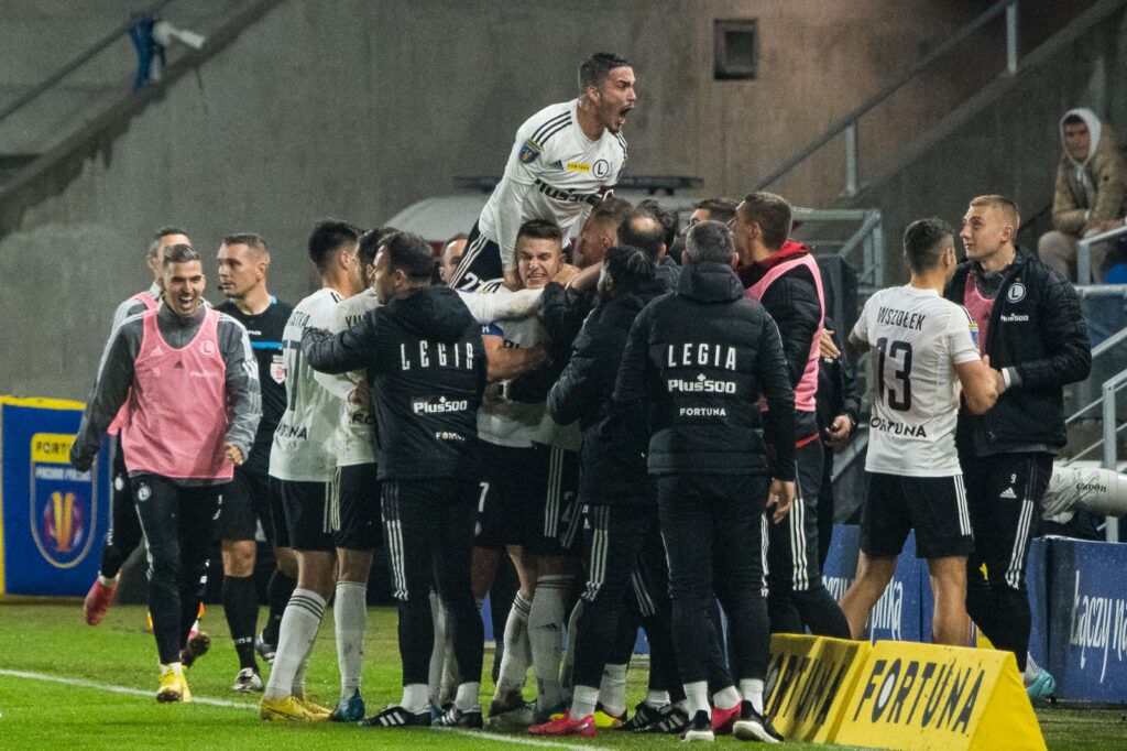 Legia wygrywa nawet bez Carlitosa i Kapustki