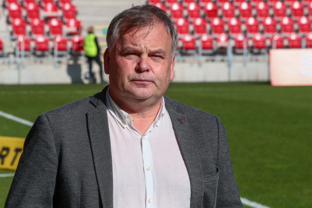 Tomasz Tułacz: Na boisku grają zawodnicy, a nie pieniądze [WYWIAD]