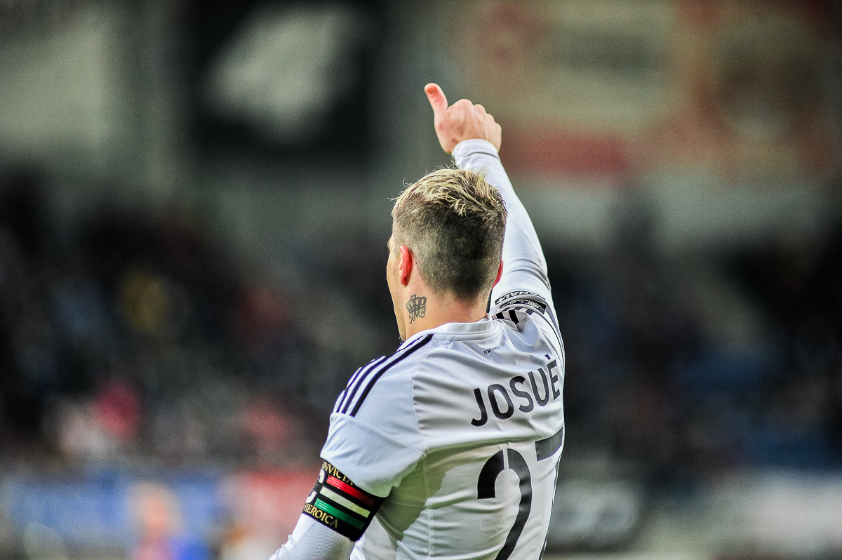 Legia żegna sezon zwycięstwem, a Josue oklaskami