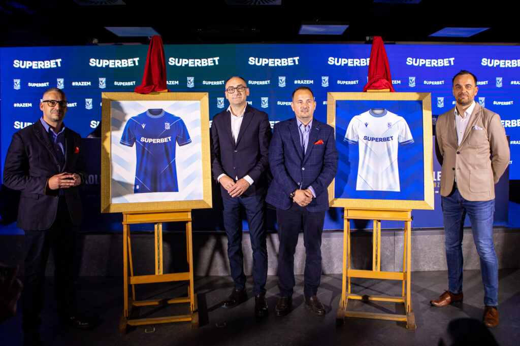 Nowe koszulki w Polsce są prezentowane za późno?