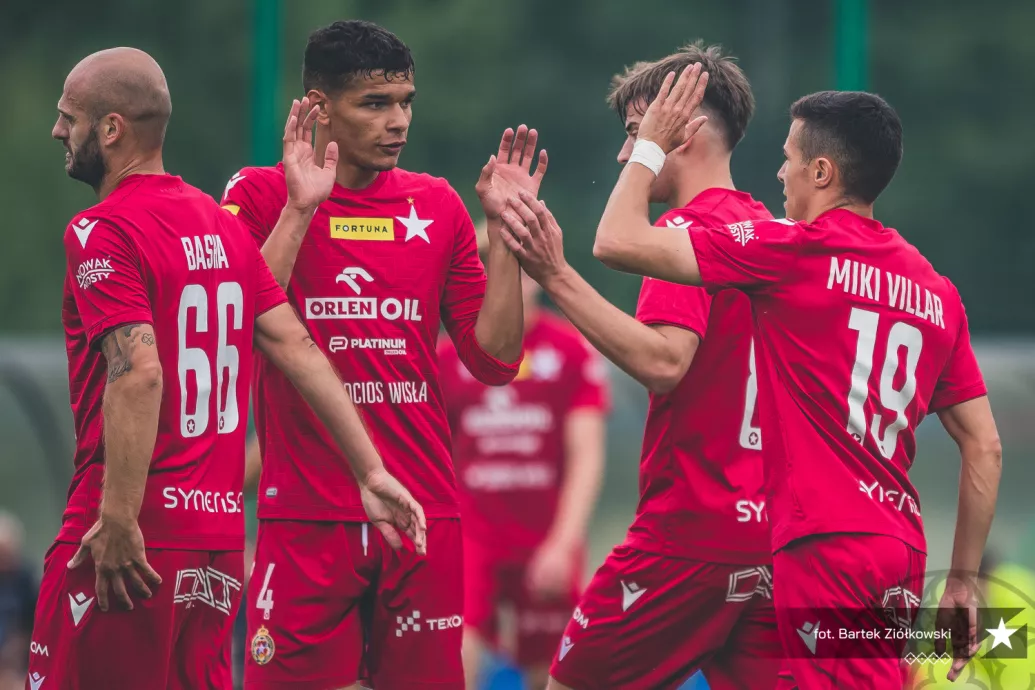 Wisła Kraków: Problemy na boisku stare, a to podcina skrzydła