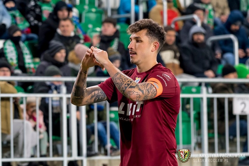 Hiszpanie w PKO Ekstraklasie – lek na problemy polskiej piłki