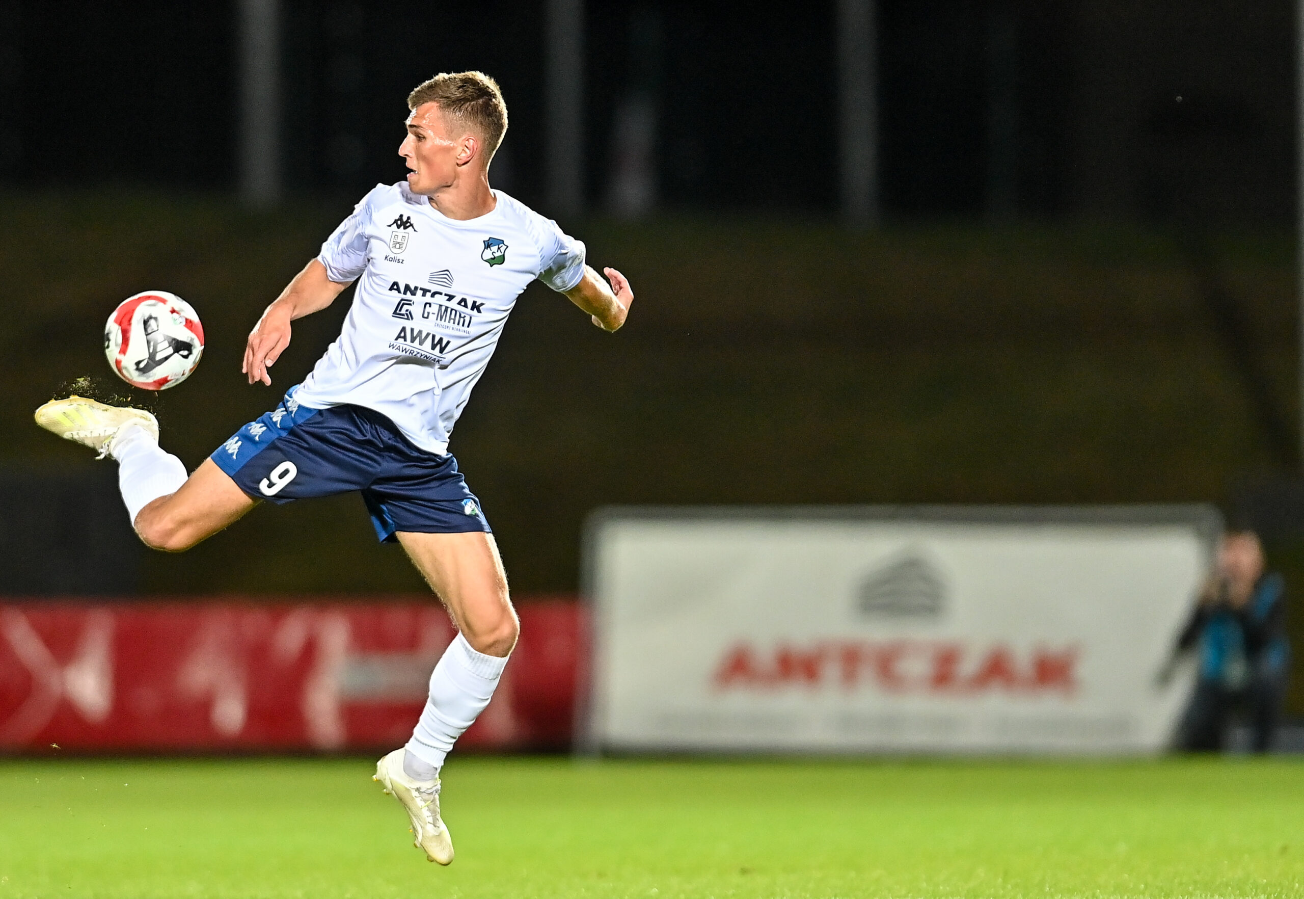 KKS Kalisz gromi Pogoń Siedlce w meczu na szczycie