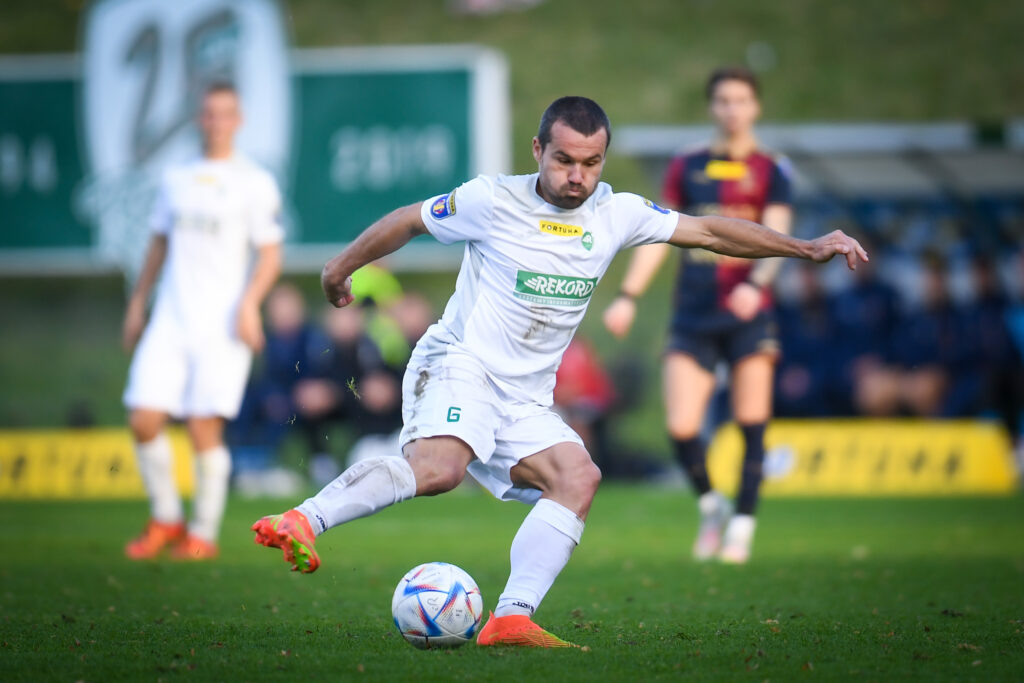 Tomasz Nowak: Myślę, że bez problemu mógłbym grać jeszcze nawet na zapleczu ekstraklasy (WYWIAD)