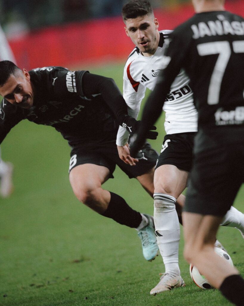 Legia, choć utrudniała to sobie, goni TOP 3. Jest jednak ale (ręka)…