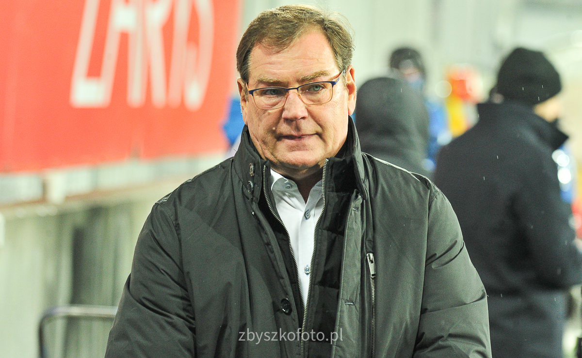Krótka kołderka trenera Jana Urbana w środku pola, znowu trzeba kombinować