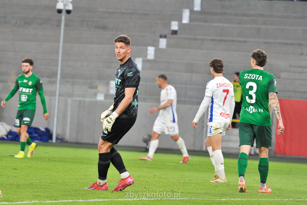 Piłkarski spadek – dla Polaków problem. Dla obcokrajowców już mniej