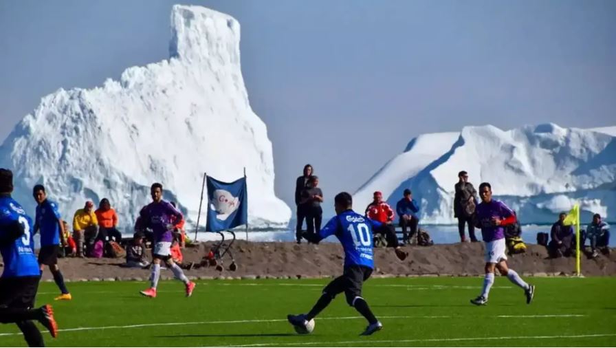 Piłka na Grenlandii wróciła na tydzień do życia
