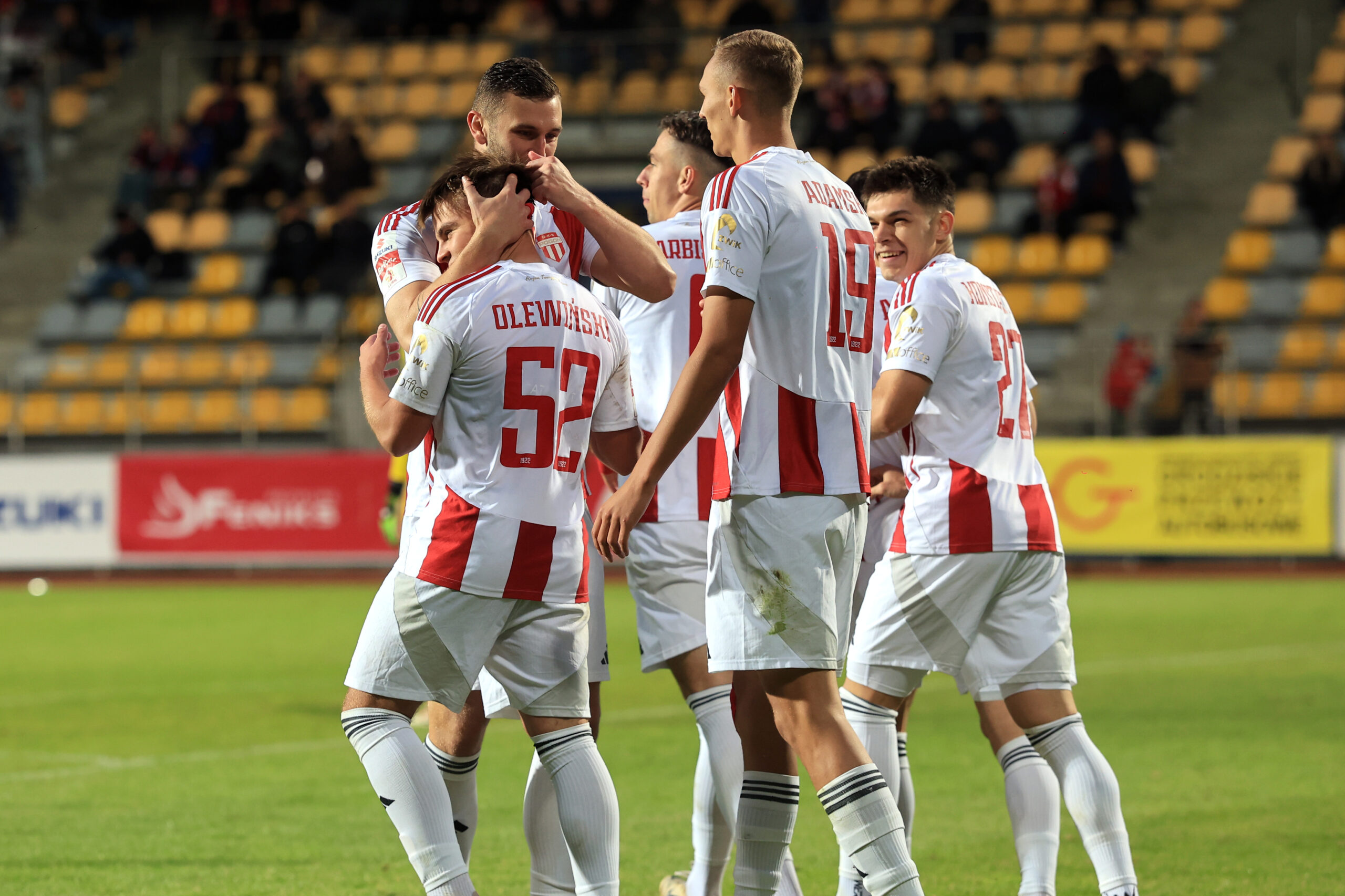 Kandydat do spadku walczy o PKO Ekstraklasę – świetna runda Pogoni Grodzisk Mazowiecki