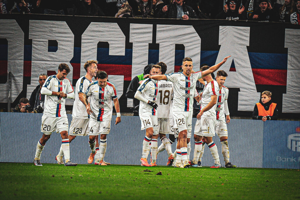 Górnik Zabrze liderem PKO BP Ekstraklasy. Adrian Siemieniec pokonany!