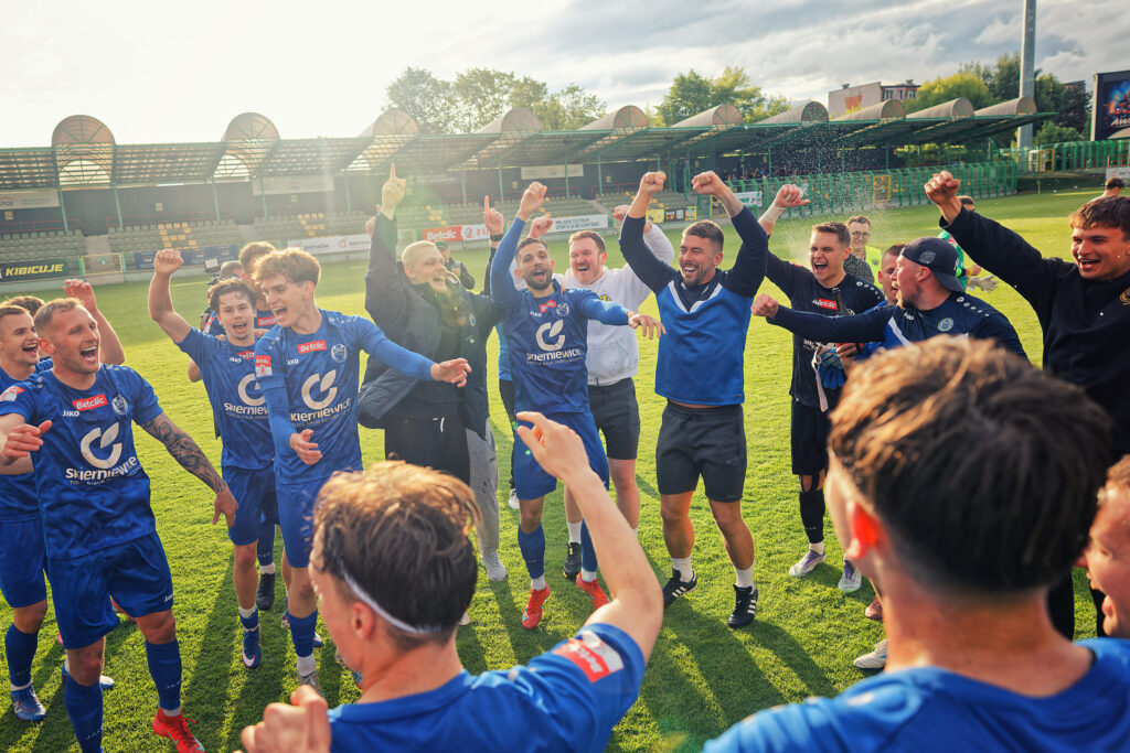 Unia Skierniewice pisze wielką historię. Nie tak dawno w B-Klasie, teraz z awansem do Betclic 1. Ligi