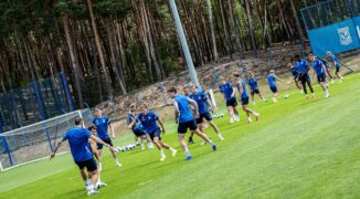 Lech Poznań wygrywa w pierwszym sparingu, obiecujący występ młodych piłkarzy. „Są skupieni na pracy i to najważniejsze”