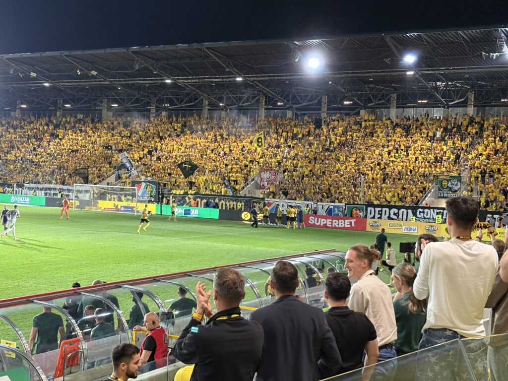 GKS Katowice wrócił na własne podwórko po czwartkowym wieczorze i znów świętuje