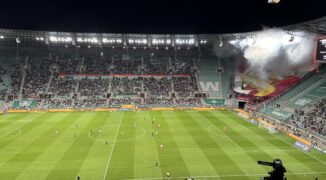 Śląsk Wrocław zamknął sobotnie ligowe zmagania w gorącym kibicowskim spotkaniu
