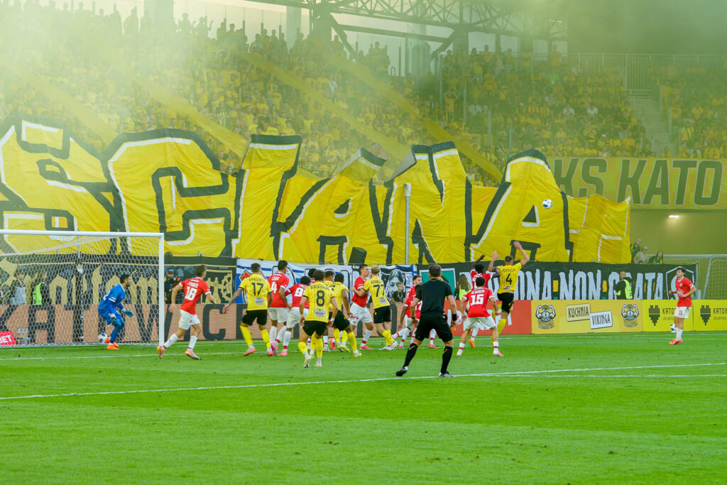 GKS Katowice podejmuje Cracovię w starciu o sześć punktów