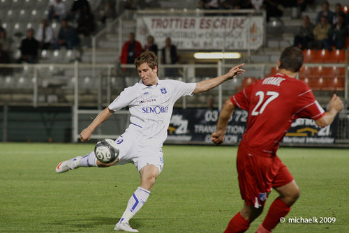 Sędzia psuje hit w Auxerre