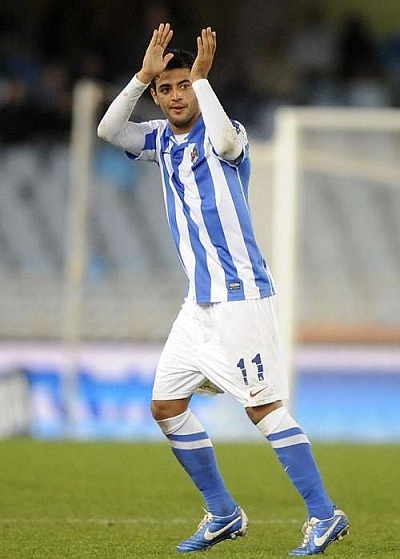 Dortmund obserwuje Carlosa Velę