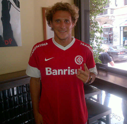 Forlan zagra w Japonii