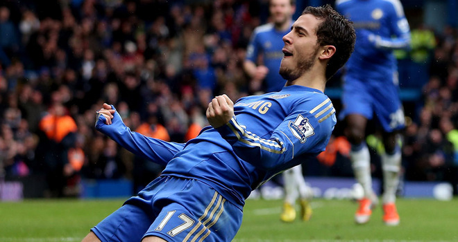 Łyżka sukcesu w niebieskiej beczce rozczarowań