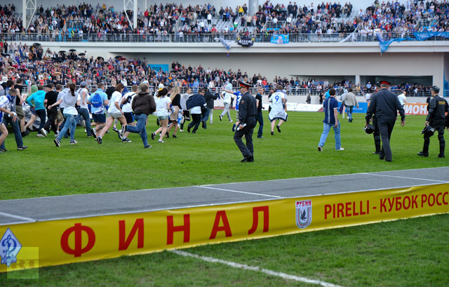 Piłka nożna, religia i polityka ze świętami w tle