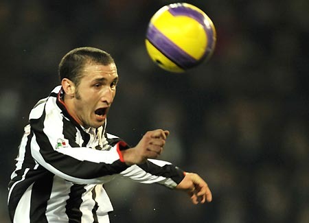 Chiellini chwali Teveza