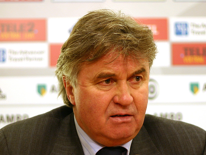 Hiddink chwali Holandię