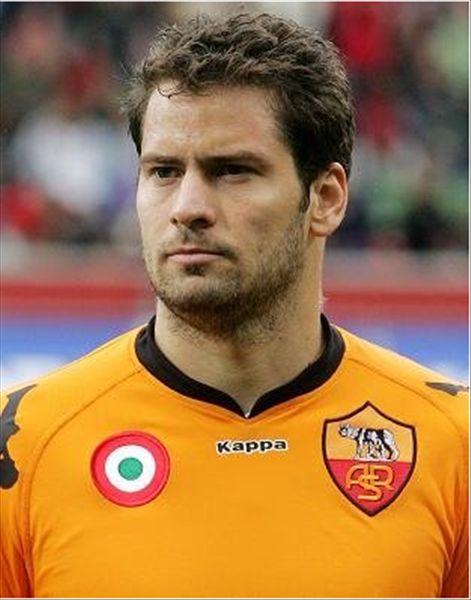 Julio Sergio z nowym kontraktem