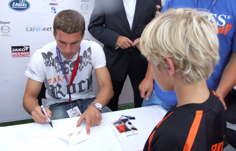 Kaczki transferowe: Złote Dziecko w Holandii, Podolski w Chinach?