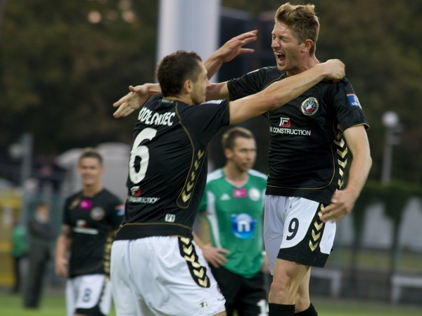 Zawodnicy Polonii po meczu z Legią