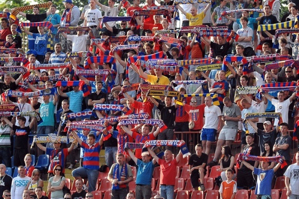 Piękny gol Nowaka. Derby na remis (wideo)