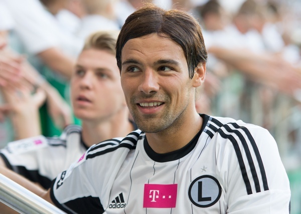 Trzy punkty w Warszawie, czerwono na murawie