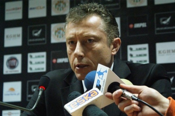 Karuzela trenerska w T-ME. Kto następny do odstrzału?