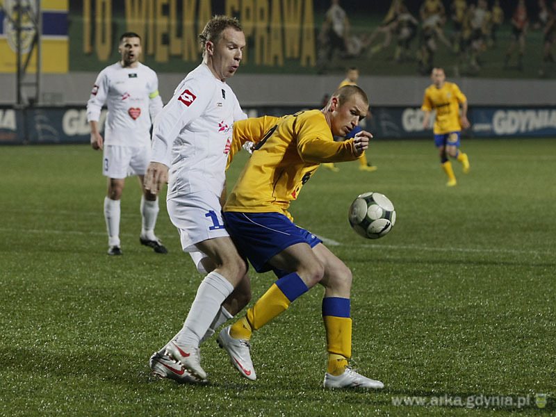 Korona pokonuje Arkę