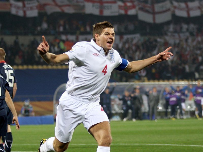 Carragher: Gerrard powinien być kapitanem