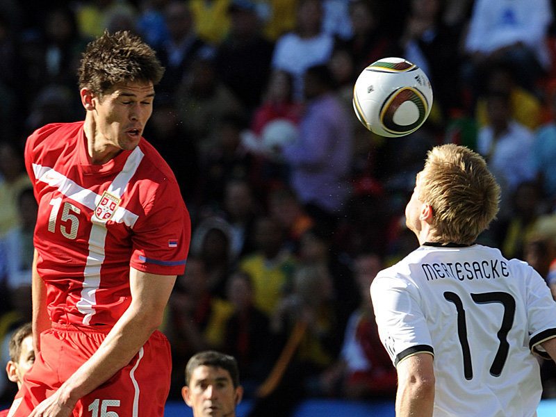 Zigić wróci do Premiership? A może Bundesliga?